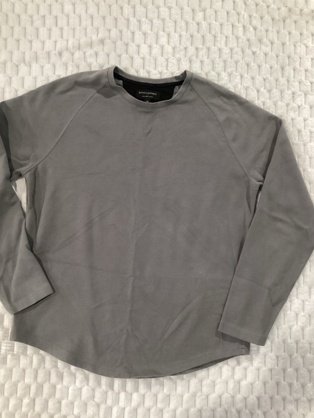 Banana Republic Men’s Light Gray Crewneck Long Sleeve Shirt